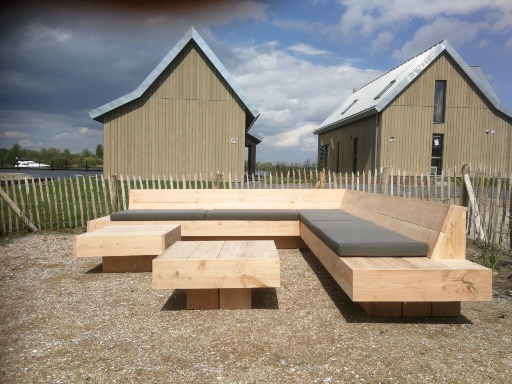 loungebank van stoer hout